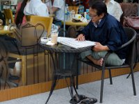 DSC 1987  Un moment de détente pour cet habitant apparemment à l'aise