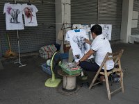 Dans la rue : peinture sur tee shirts