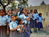 MH-P-1 Ecolières en Inde du sud  30x40 bruit numérique à atténuer