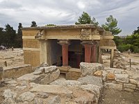 La douane  Comme ce bâtiment était situé sur l'accès venant du port, Evans a supposé que c'était l'endroit où on enregistrait les marchandises