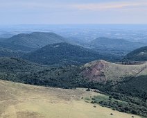 Chaîne des Puys  A droite le puy Pariou, derrière au centre le puy de la Fraisse