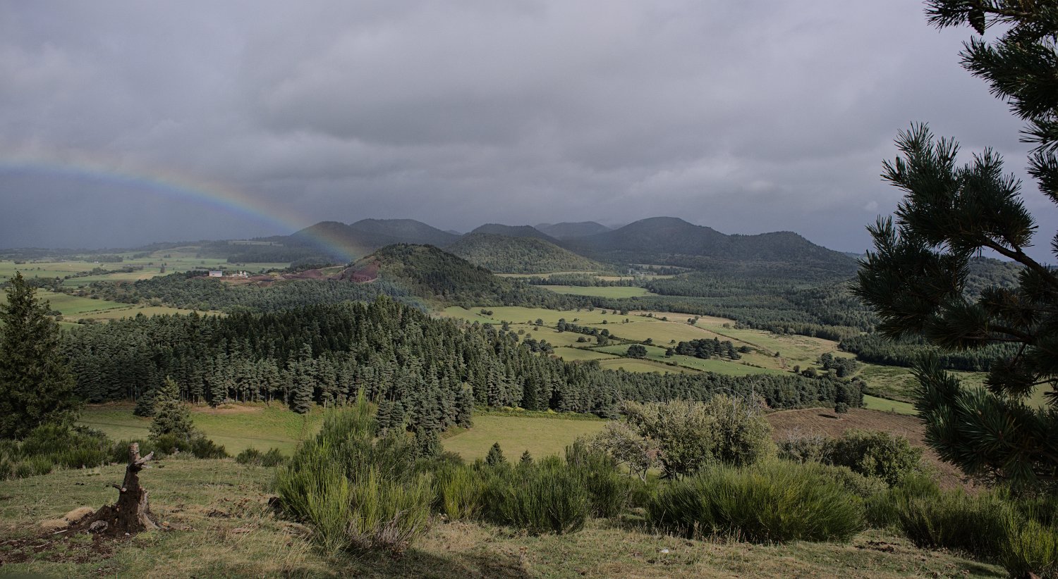 Arc en ciel sur la chaîne des puits