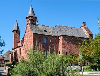 Maison rue de la Garde - Derrière, l'église Saint Pierre