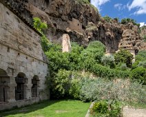 Le moulin à huille au pied de la falaise de tuff