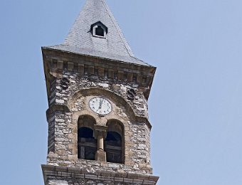 Mercus  Eglise Saint-Louis. Construite au XIIe siècle en granit. Classée monument historique en 1910