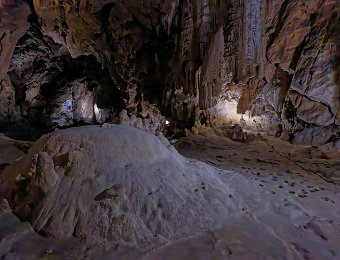 Galerie du cimetière - Le tombeau de Pyrène