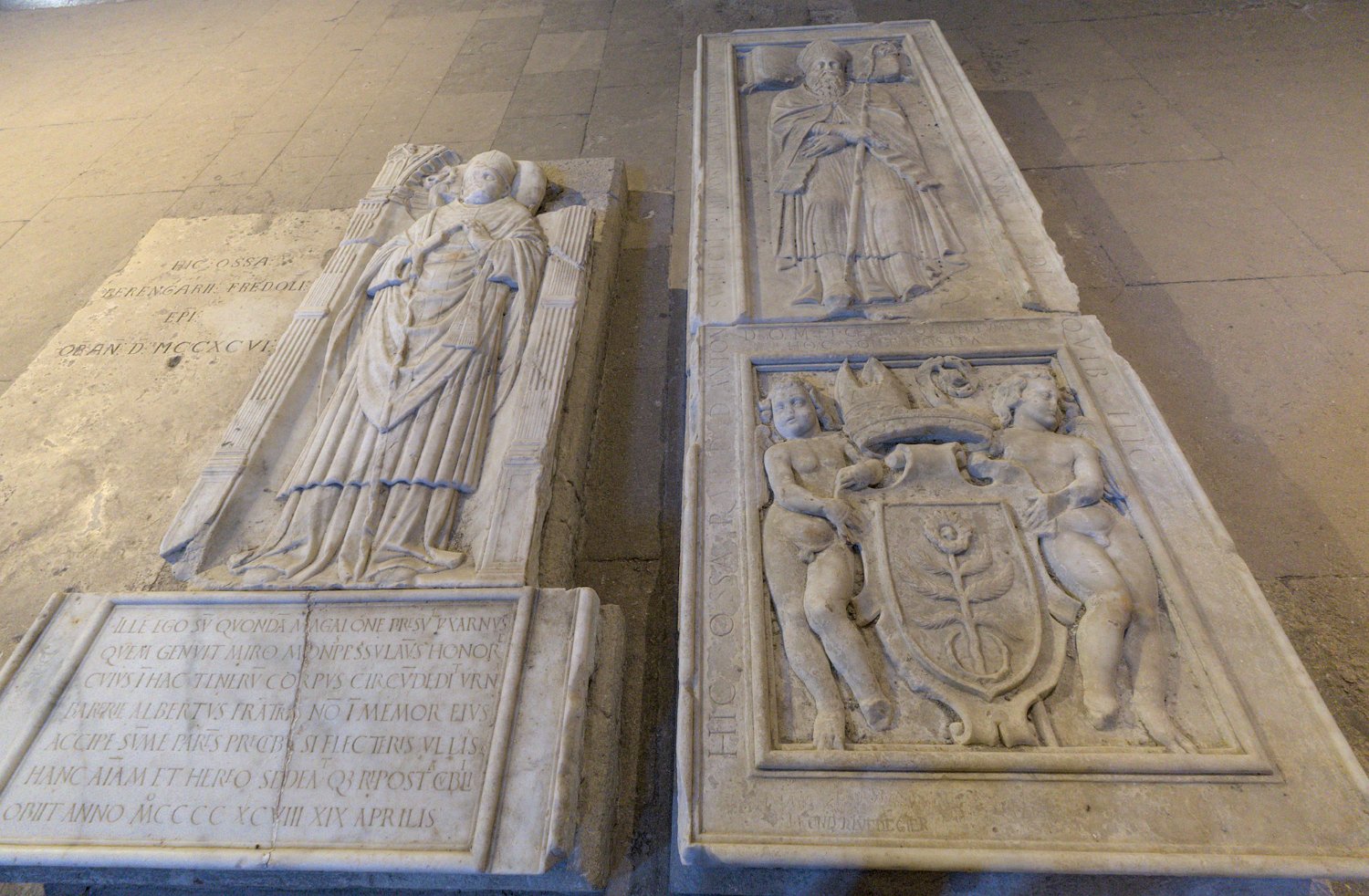 Dalle funéraire d'Antoine de Subiet-Cardot (à droite) et d'Izarn Barrière (à gauche)