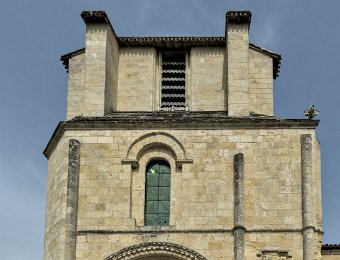 Fronton de l'église collégiale