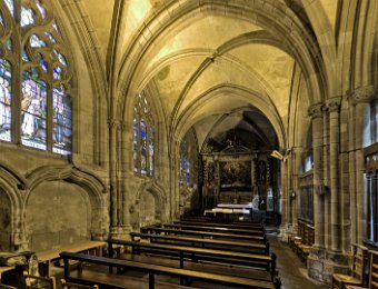 Autel du rosaire. Au fond le rétable du Rosaire. Le tableau représente Marie et Jean Baptiste suppliant le Christ en faveur de saint Pol