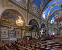 Collégiale Notre Dame de l'Assomption - Nef  L'intérieur de l'église est remarquablement décoré, avec de nombreux éléments baroques. On y trouve un maître-autel en marbre, des fresques, et plusieurs retables en bois doré. Les voûtes sont ornées de peintures représentant des scènes bibliques.