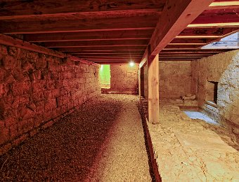 Soubassement du moulin (niveau rivière)