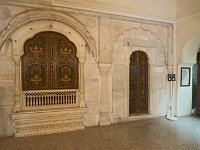 Phool Mahal, fenêtre close et porte