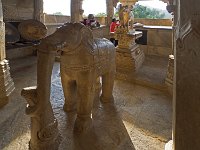 Eléphant en marbre blanc