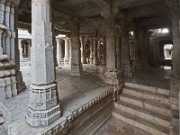 L'intérieur vu du cloître