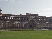 Palais de Jahangir (Jahangiri Mahal)  La façade en grès rouge est de style hindou avec des influences architecturales d'Asie centrale