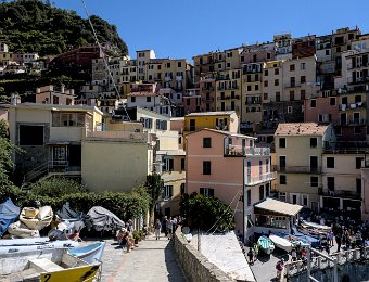 Vue du village depuis le port  Le village vu du port