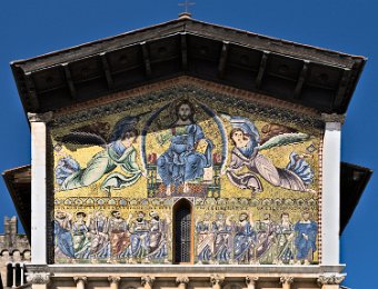 La mosaïque monimentale de la façade