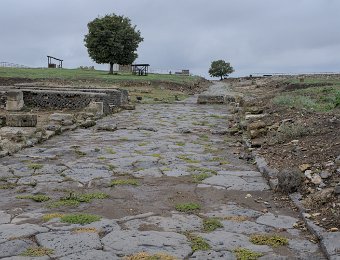 Voie principale de la ville en direction de la porte ouest