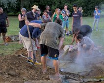 Enlèvement des feuilles de bananiers