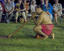 Hart jouant du didgeridoo