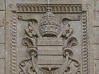 Maison néogothique - Blason  Représente les armes du seigneur de Belvès devenu Pape