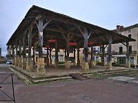 La halle du XVè siècle  La halle a étét restaurée en 1988