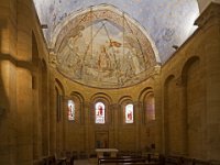 Choeur et fresque polychrome représentant la résurection du Christ