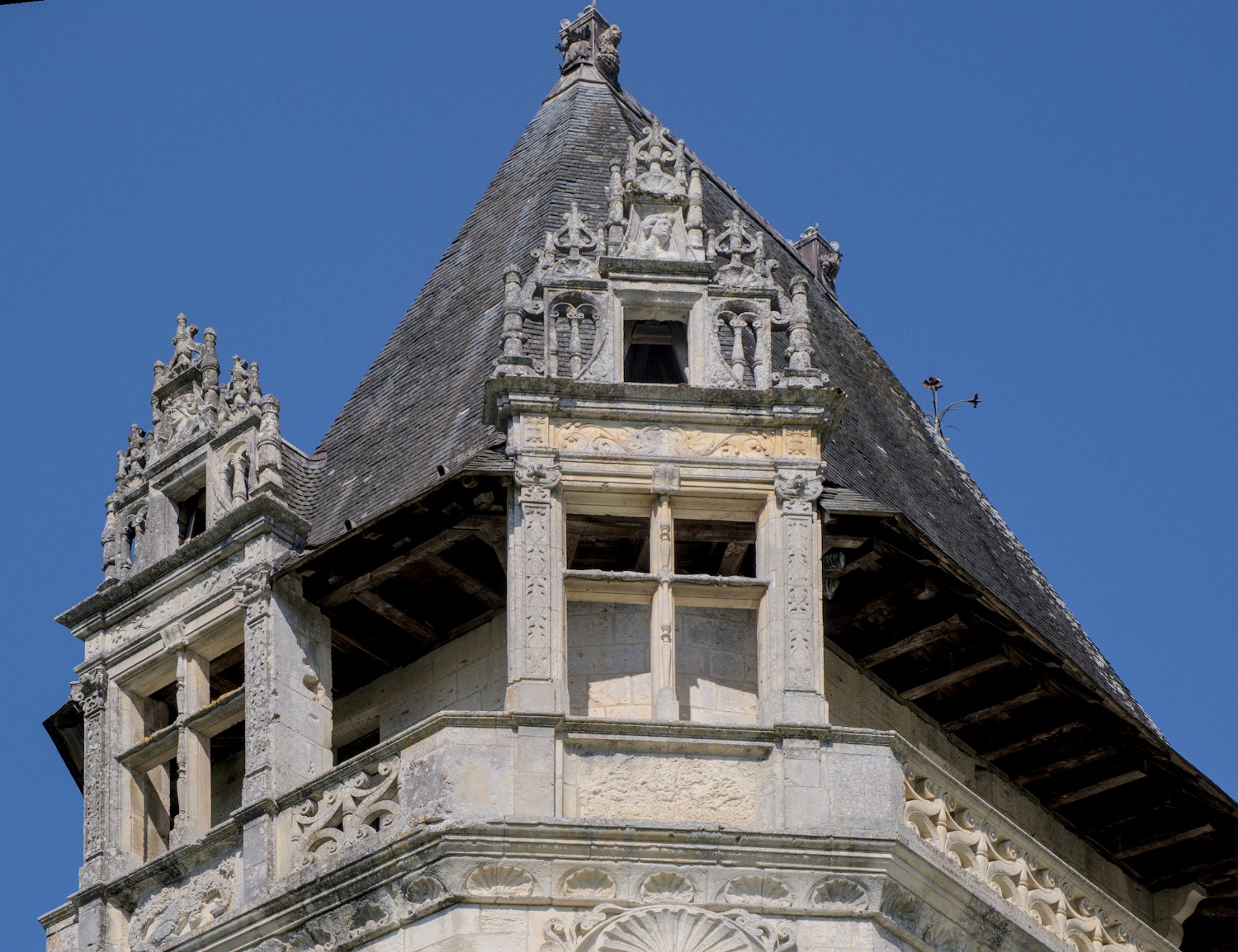 Fausse fenètres en haut de la tour de l'escalier d'honneur