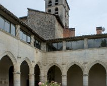 L'ancien prieuré et le clocher de l'église