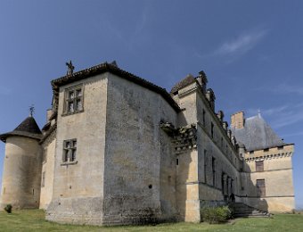 Le donjon  Il s'agit d'une tour grossièrement exagonale