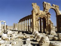 L'arc de triomphe et le début de la grande colonnade