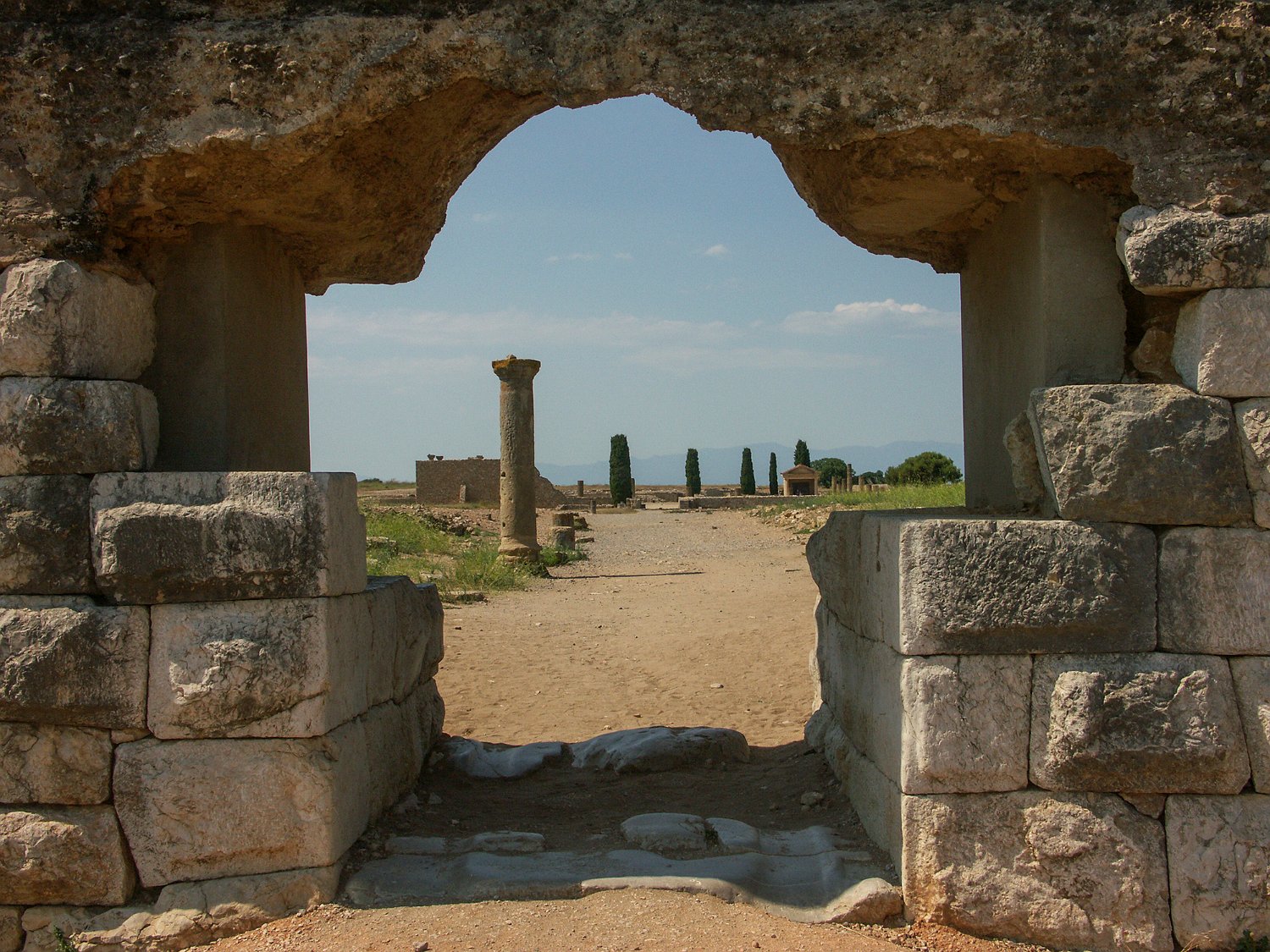 Porte sud ouvrant sur le Cardo Maximus