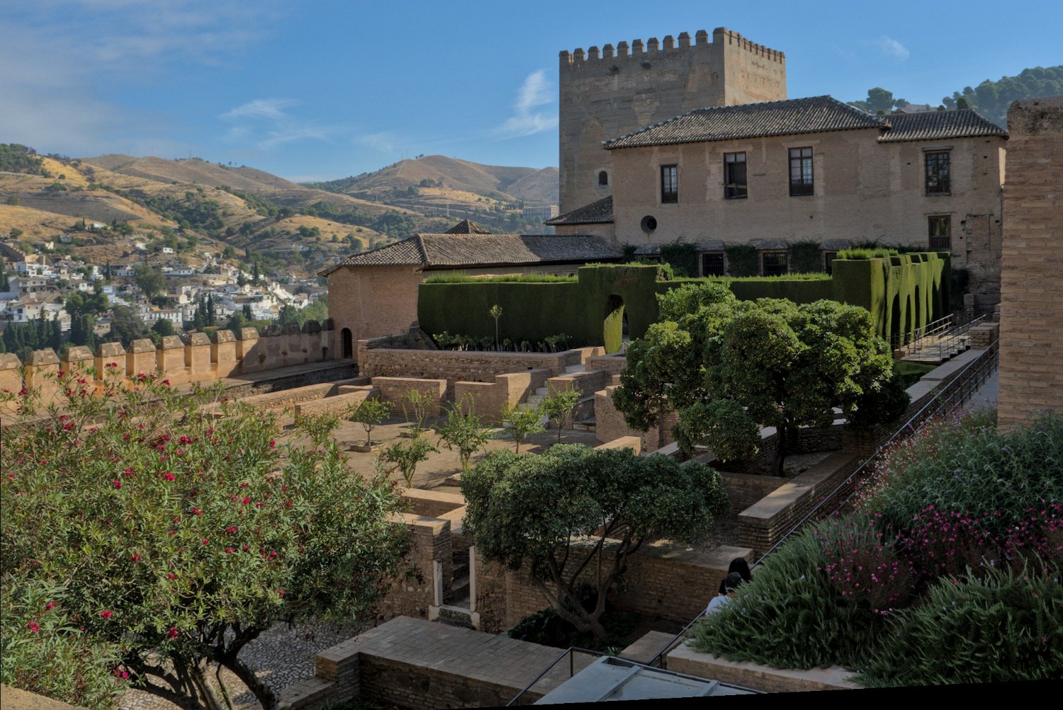 Alhambra - Vue sur les jardins et la forteresse