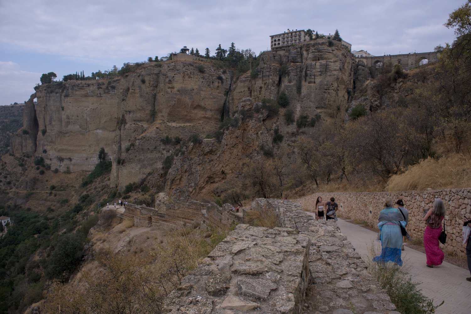 Descente vers le bas du Pont Neuf
