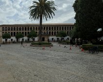 Plaza Duquesa de Parcent, au fond la mairie