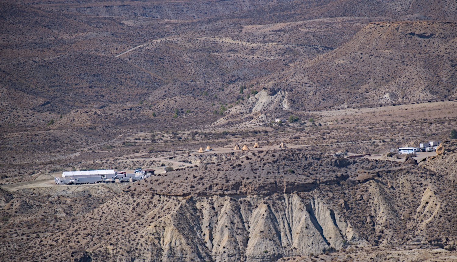 Désert de Tabernas - Lieu de tournage d'un western (tipies au centre de l'image)