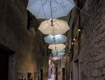 Dolceacqua- Passage aux parapluies