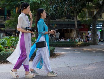 Jeunes femmes à Hanoï