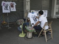 Un peintre sur tee shirt à Chiang Mai